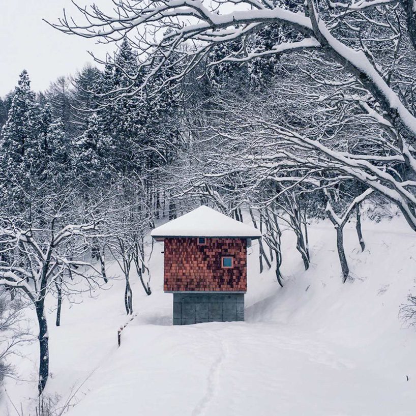 yashima architect & associates builds 37 sqm weekend house on the shores of japanese lake