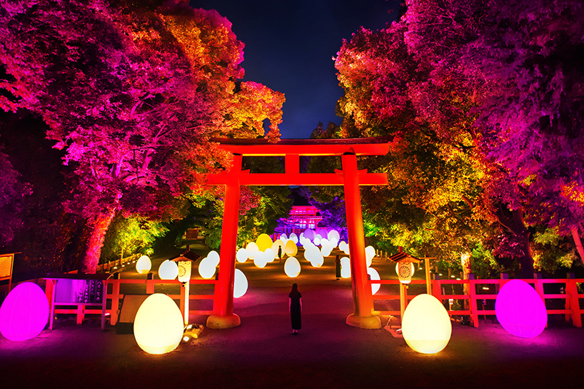 teamLab expands kyoto's digitized forest with new immersive installation designboom
