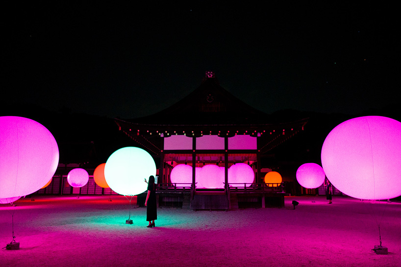 teamLab expands kyoto's digitized forest with new immersive installation