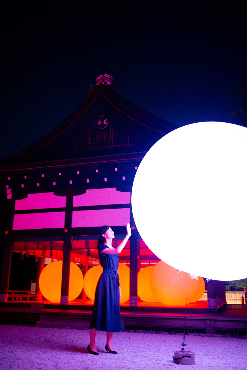 teamLab expands kyoto's digitized forest with new immersive installation