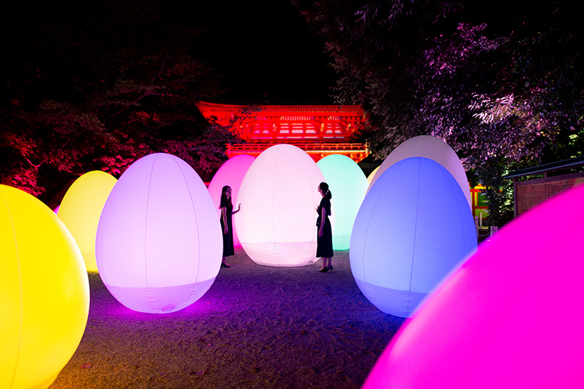 teamLab expands kyoto's digitized forest with new immersive installation