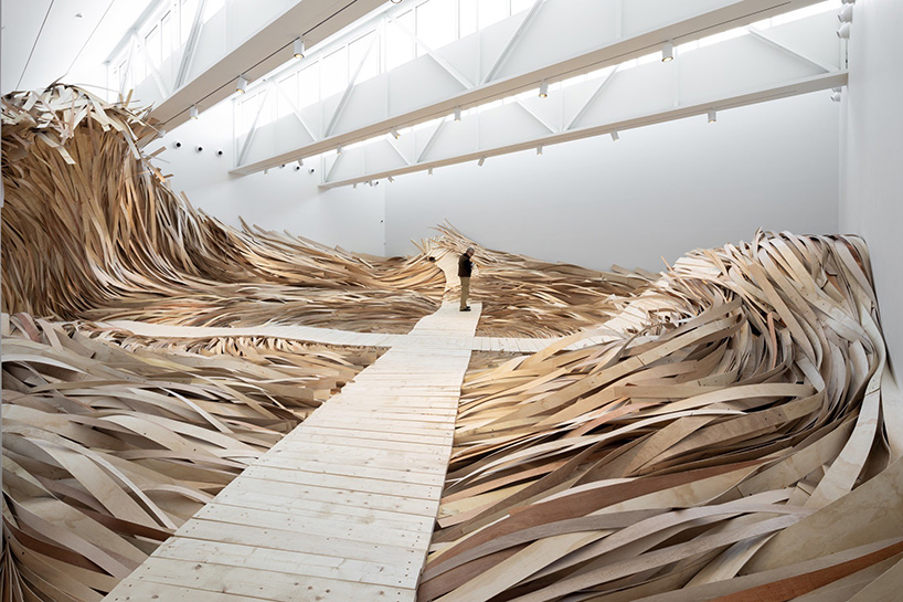 wade kavanaugh + stephen b. nguyen install immersive tidal wave of wood at CMCA designboom