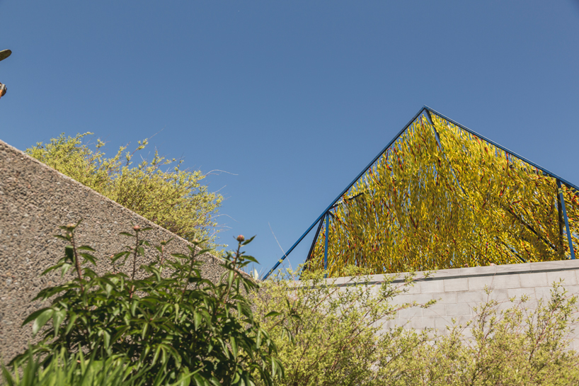julia-jamrozik-coryn-kempster-roof-line-garden-swing-line-quebec-city-canada-08-26-2019-designboom