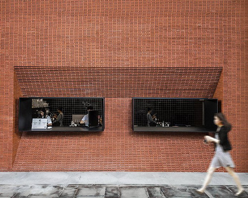 GEOM design stacks red bricks to build the façade of JPG coffee in china