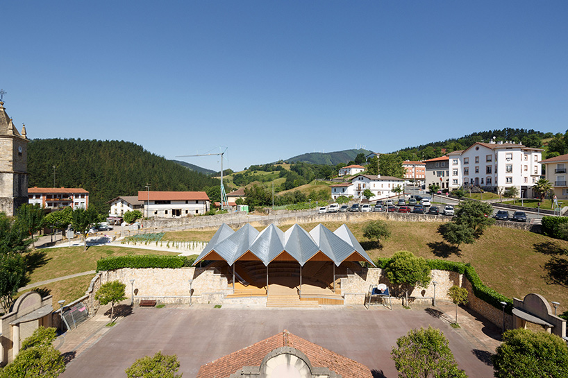 AZAB updates herriko plaza in the basque town of mallabia