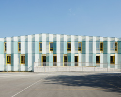 AZAB completes colorful concertina-like school extension in the basque country