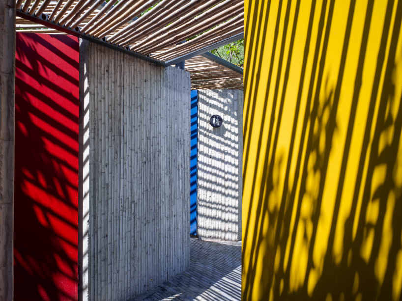 DL atelier uses bamboo-formed concrete walls to divide hotel courtyard in china
