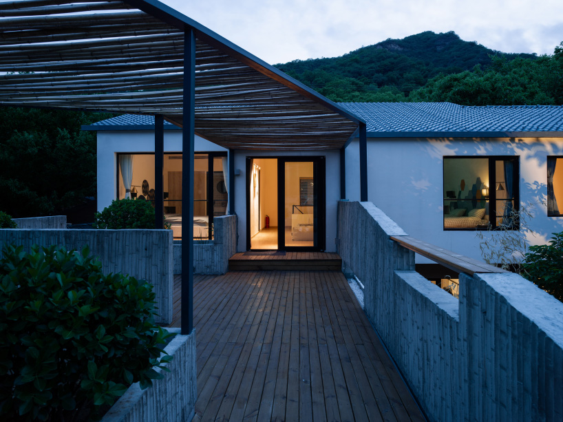 DL atelier uses bamboo-formed concrete walls to divide hotel courtyard in china