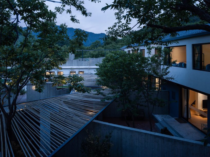 DL atelier uses bamboo-formed concrete walls to divide hotel courtyard in china