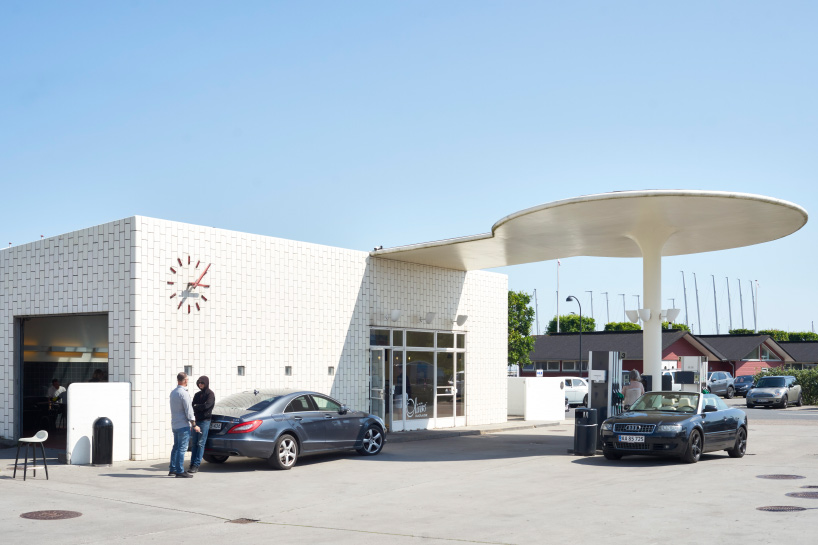 arne jacobsen s skovshoved petrol station photographed by nils