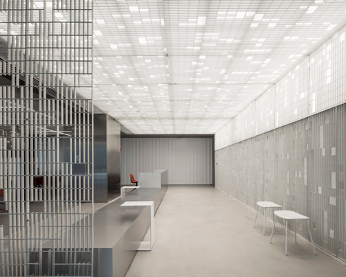 baranowitz goldberg architects turns industrial elements into modern office in tel aviv