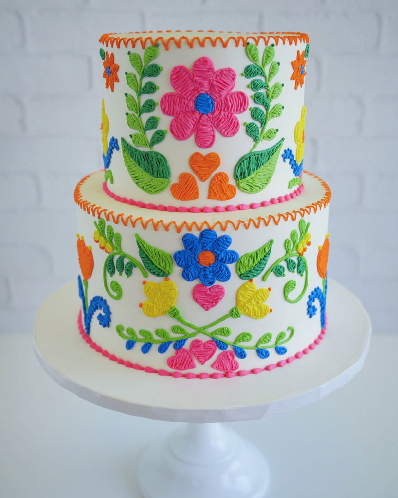 la artista de pasteles leslie vigil imita el bordado con una serie de pasteles 'cosidos'