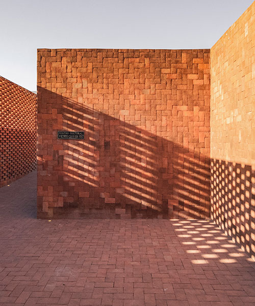 Centro de Negócios WOL / Iván Marín + Doho constructivo