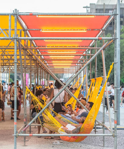 estúdio chão utilizes scaffolding to build temporary structures for festival in rio de janeiro