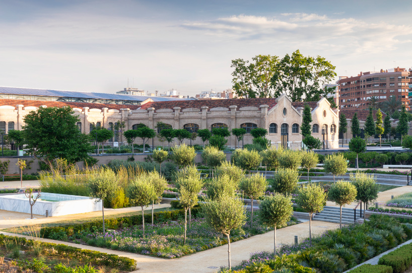 gustafson porter + bowman completes first phase of valencia park