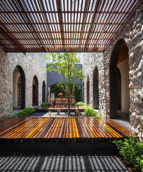 junsekino forms a lush courtyard at the center of tare house in bangkok