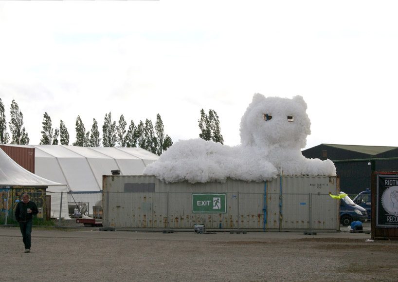 kaja haven builds a giant persian cat with laser machine eyes for copenhagen festival