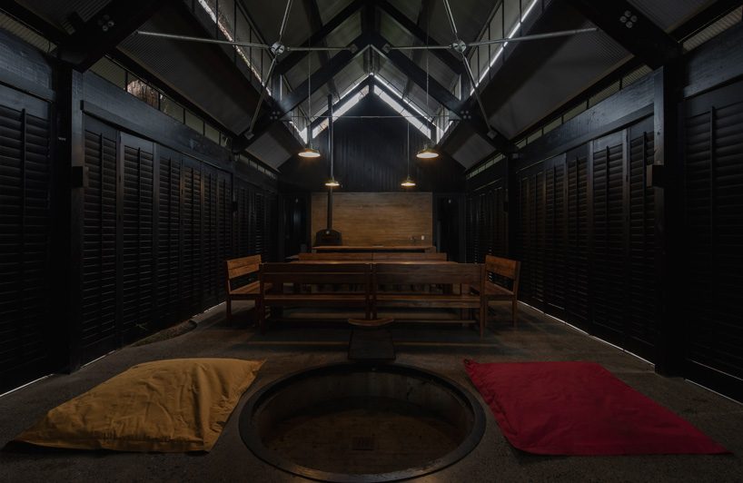 OF architects immerses the several pavilions of the mallarauco house within chilean forest