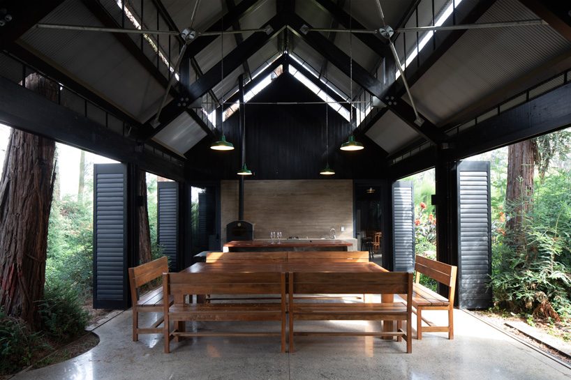 OF architects immerses the several pavilions of the mallarauco house within chilean forest