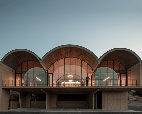 MAPAA architects joins three concrete vaults for OFMA family office in chile