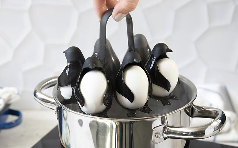 penguin-shaped egg-holder and boiler designed to dive into hot water