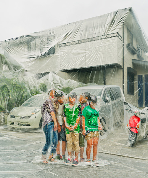 photographer hal vacuum-seals families together with their homes
