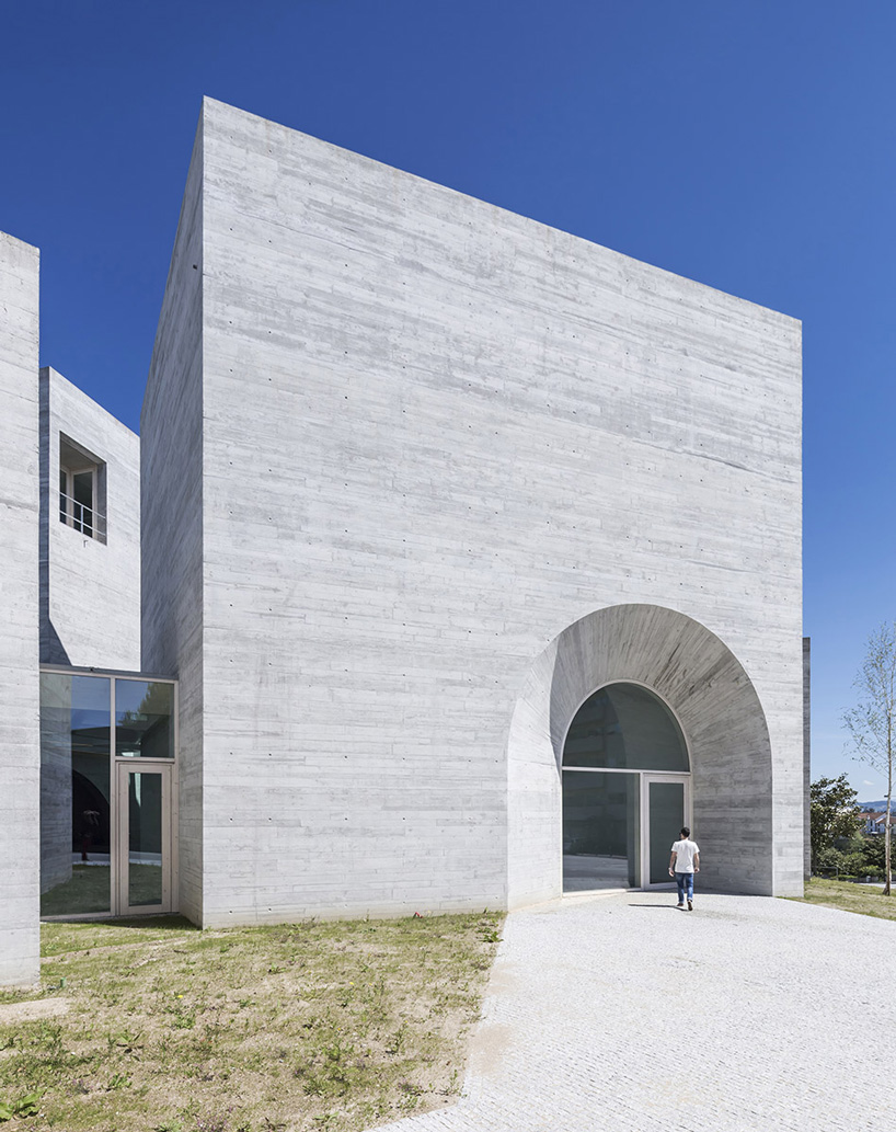 spaceworkers joins varying concrete volumes for romanesque exhibition building in portugal