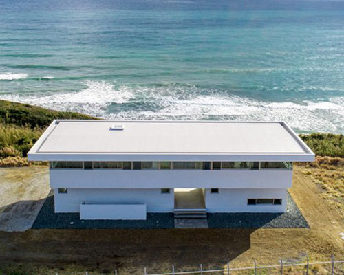 TAPO builds horizon house on a japanese hillside to frame views of the ocean