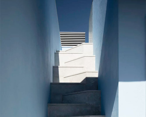 ESQUISSOS reinterprets portuguese local aesthetic in contemporary residence