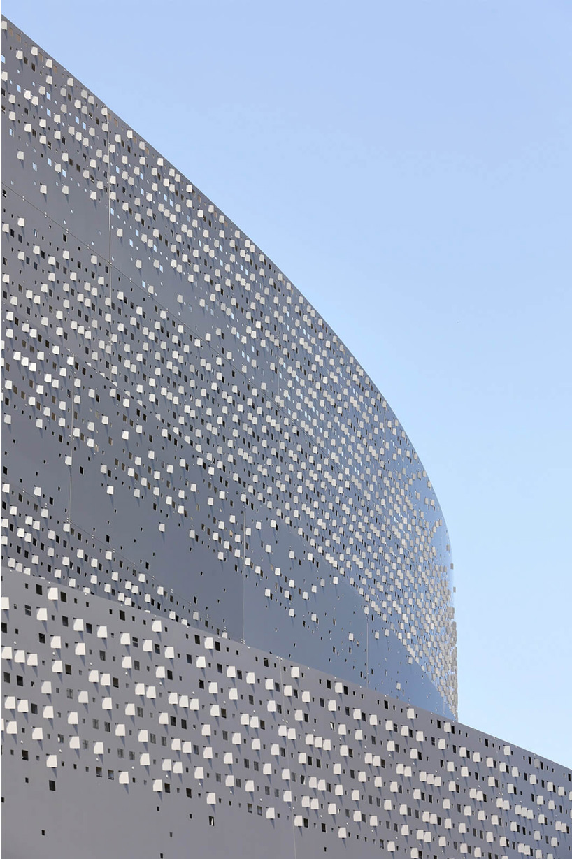 x architekten envelops KTM motohall in a sweeping dynamic facade in austria