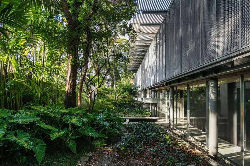 andrade morettin architects plans P.E. residence as a linear pavilion in são paulo