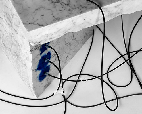 BUZAO infiltrates marble with a highly saturated blue color in dyeing marble collection