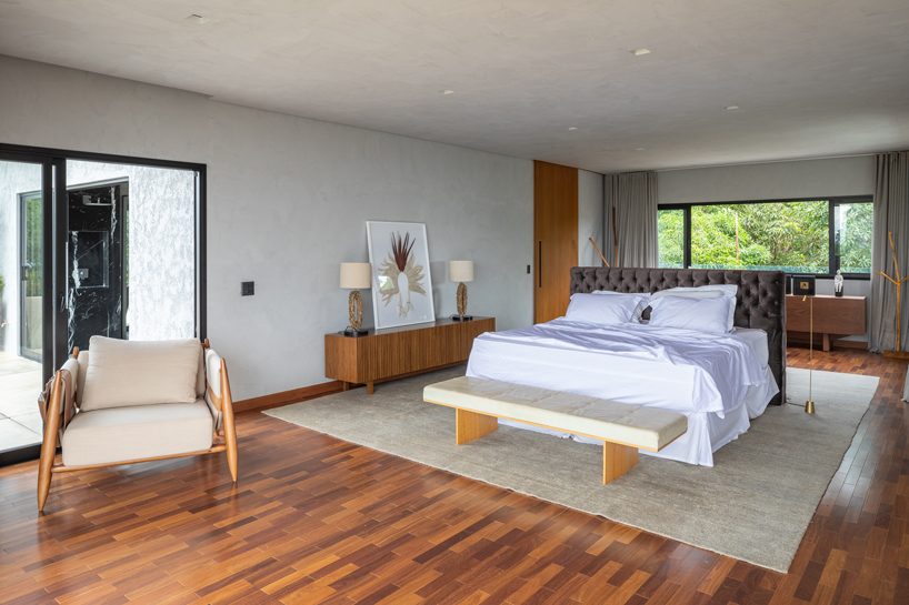 debaixo do bloco builds large sliding windows to open S2 house to the brazilian outdoors