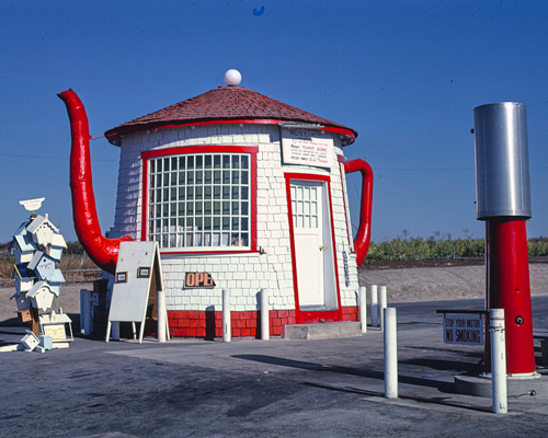 john margolies’ roadside america captures the weird and wonderful architecture of the USA