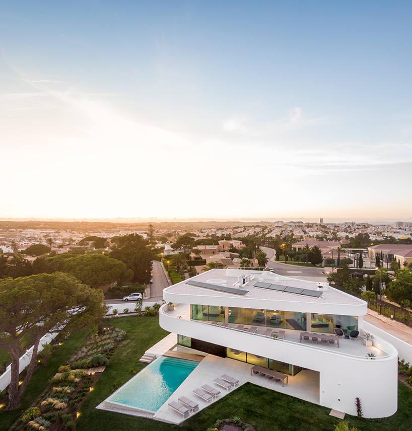 lux mare houses by mário martins are 'two autonomous pieces that complement one another'