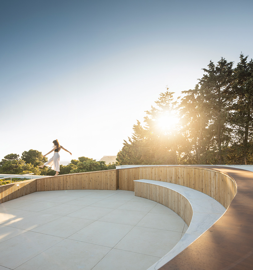 lux mare houses by mário martins are 'two autonomous pieces that complement one another'