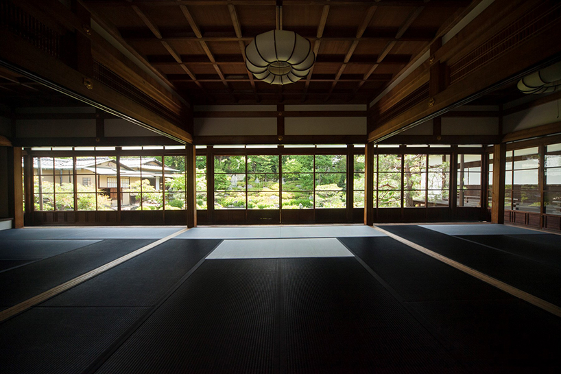 mitsuru yokoyama entwines traditional tatami craft in contemporary objects