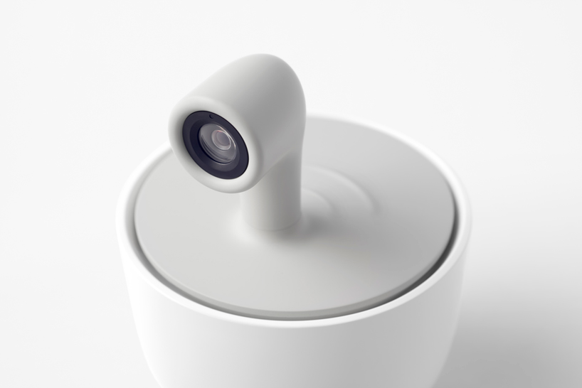 nendo mendesain serangkaian peralatan rumah tangga IoT di sekitar mangkuk putih sederhana