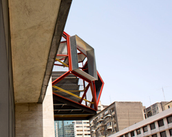 pico colectivo adds parasitic structure to building in venezuela