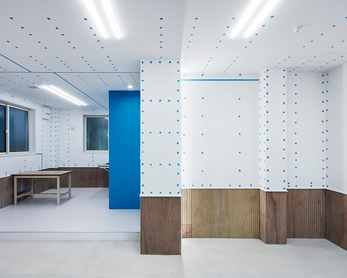 SESN peppers japanese showroom with blue dots and lines to express its construction