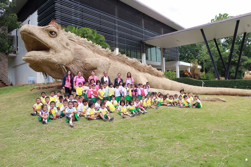 students craft giant animal sculptures from straw for thailand biennale korat 2020 designboom