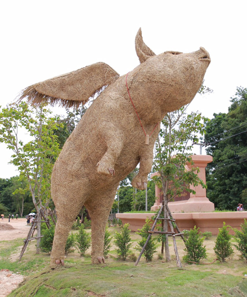 students craft giant animal sculptures from straw for thailand biennale korat 2020