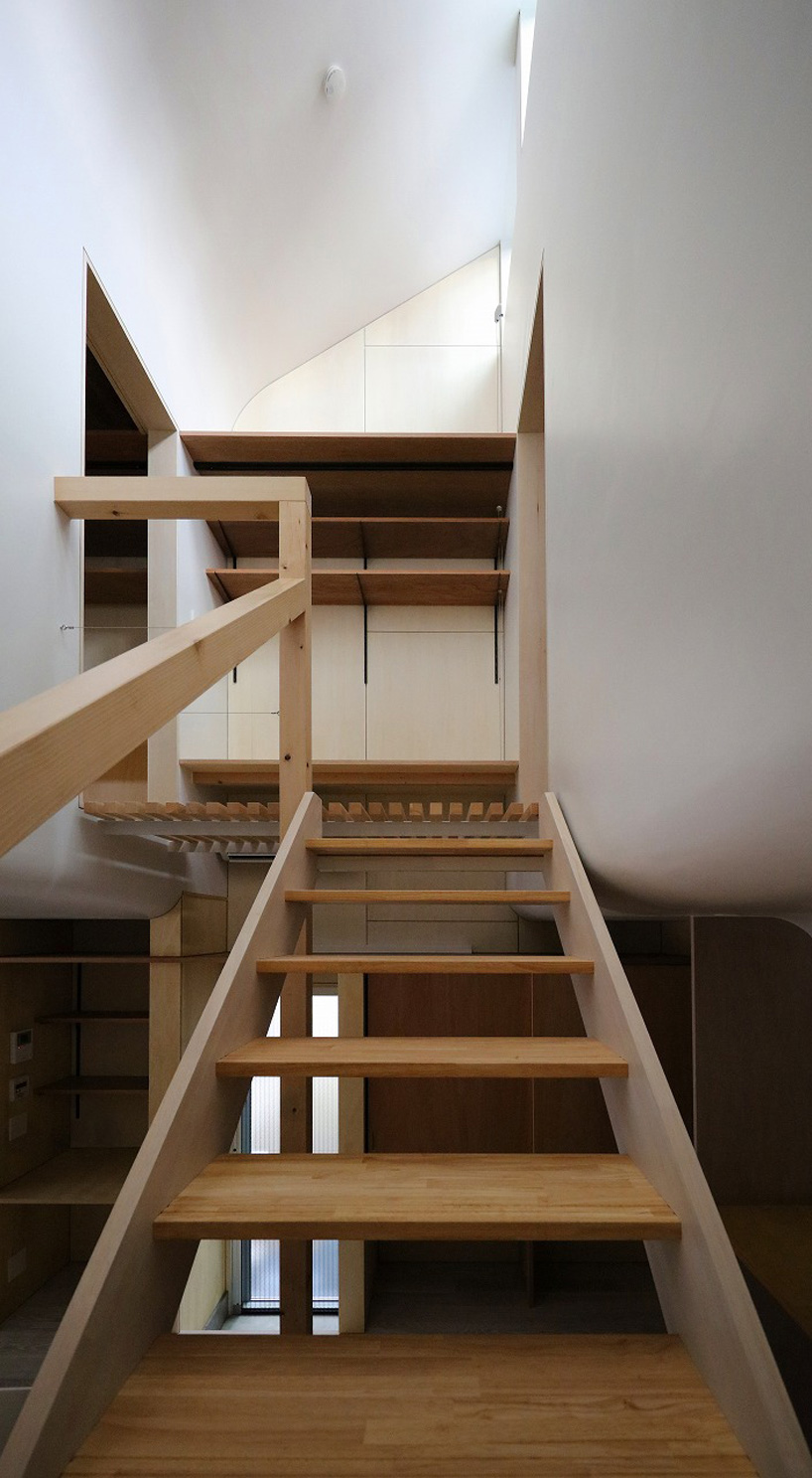  sugawaradaisuke combines living space + community café in 'light surface house' in tokyo