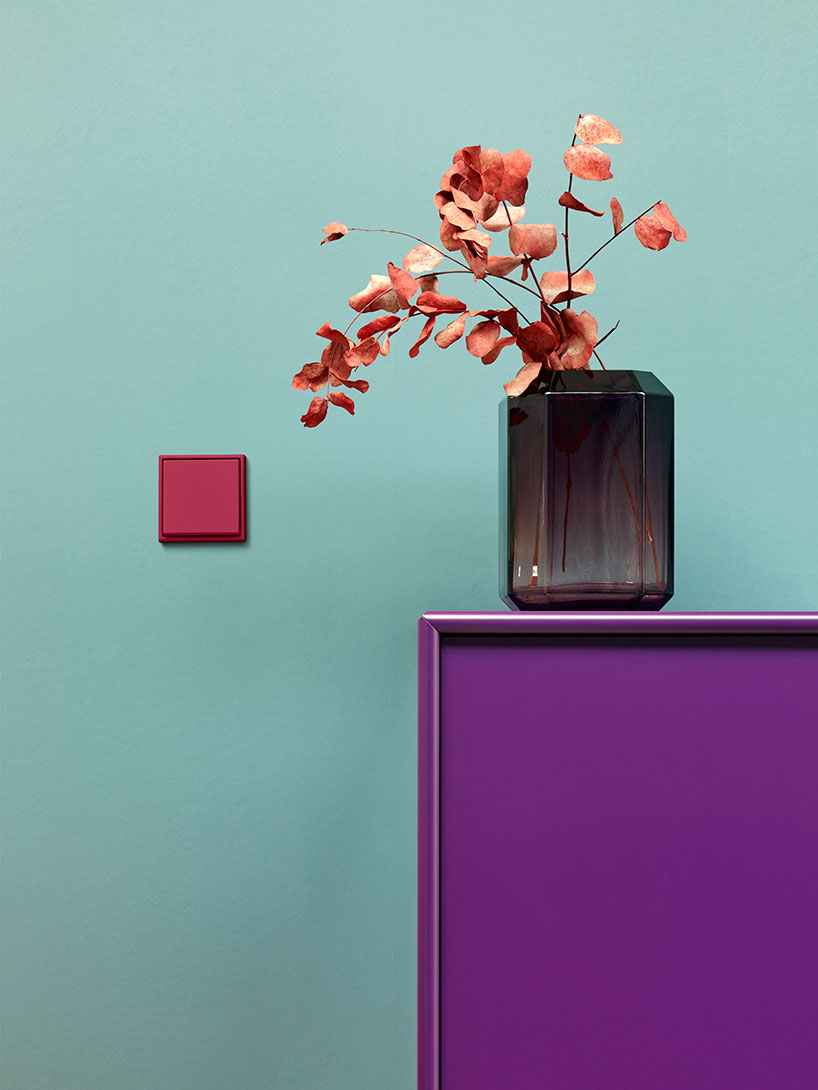 JUNG LS 990 in les couleurs&reg; le corbusier conquers architectural color worlds