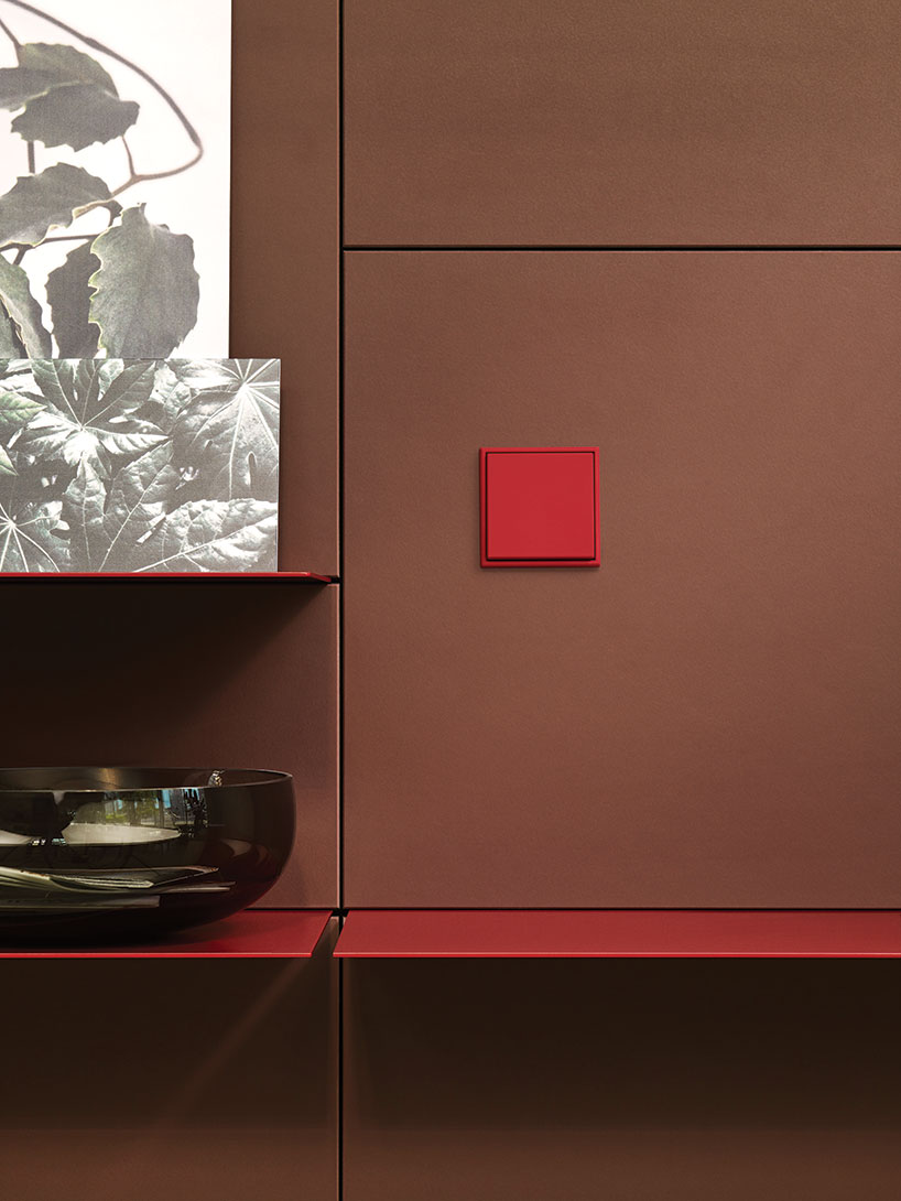 JUNG LS 990 in les couleurs&reg; le corbusier conquers architectural color worlds