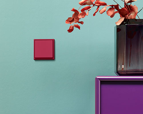 JUNG LS 990 in les couleurs® le corbusier conquers architectural color worlds