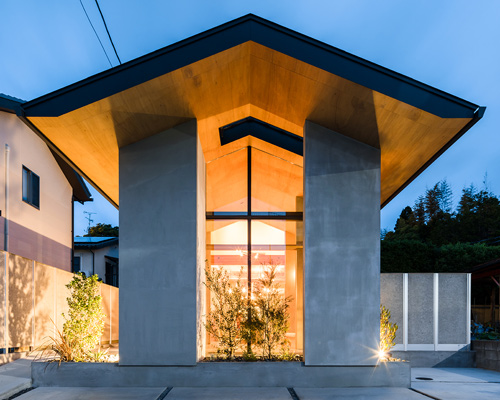 SAI and satoshi saito construct a 'wall pillar' house in kyoto, japan