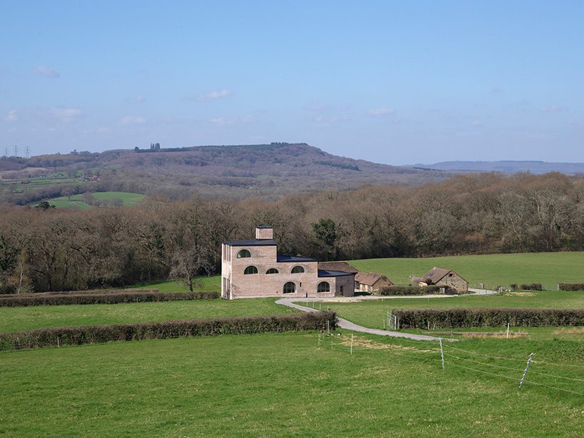 adam richards builds his own home, nithurst farm, in sussex with arched brick windows