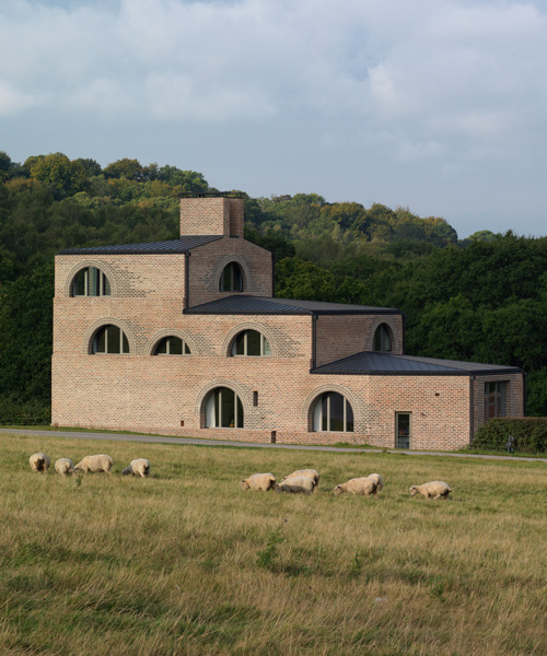 adam richards builds his own home, nithurst farm, in sussex with arched brick windows