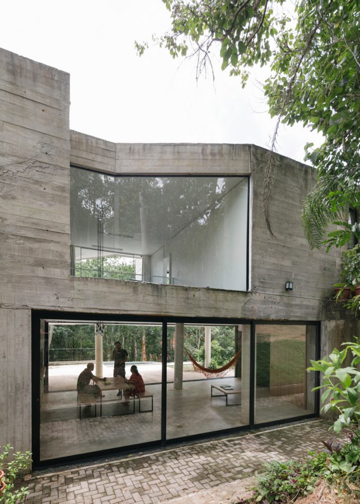 estúdio BRA's pitanga house sits within the rich native vegetation of ...